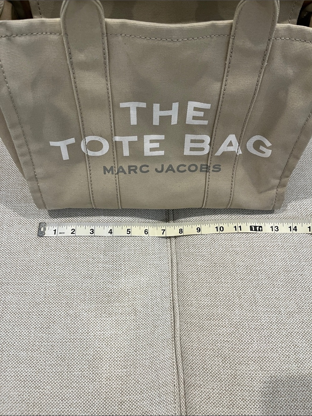 Marc Jacobs The Tote Bag Beige with Black Strap-Zipper Enclosure-Medium-Travel - Picture 9 of 12